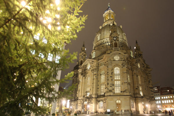 Dresdner Frauenkirche - Weihnachtsmarkt in Dresden